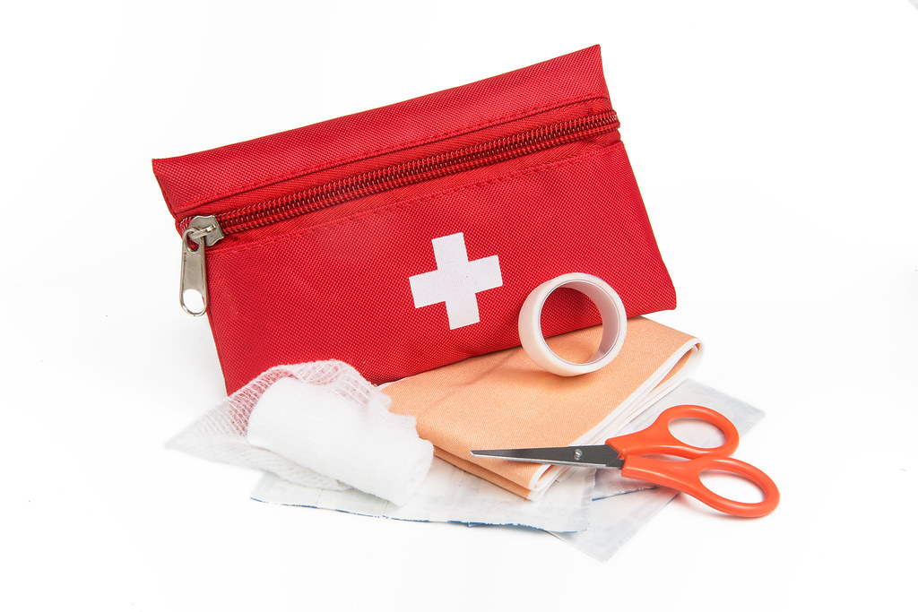 How⁤ to ​create a⁣ first aid ​kit for ‌the home?