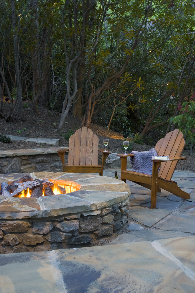 1. A Fiery Retreat:⁣ Unveiling⁤ the⁤ Enchanting Allure of Garden Fire Pits