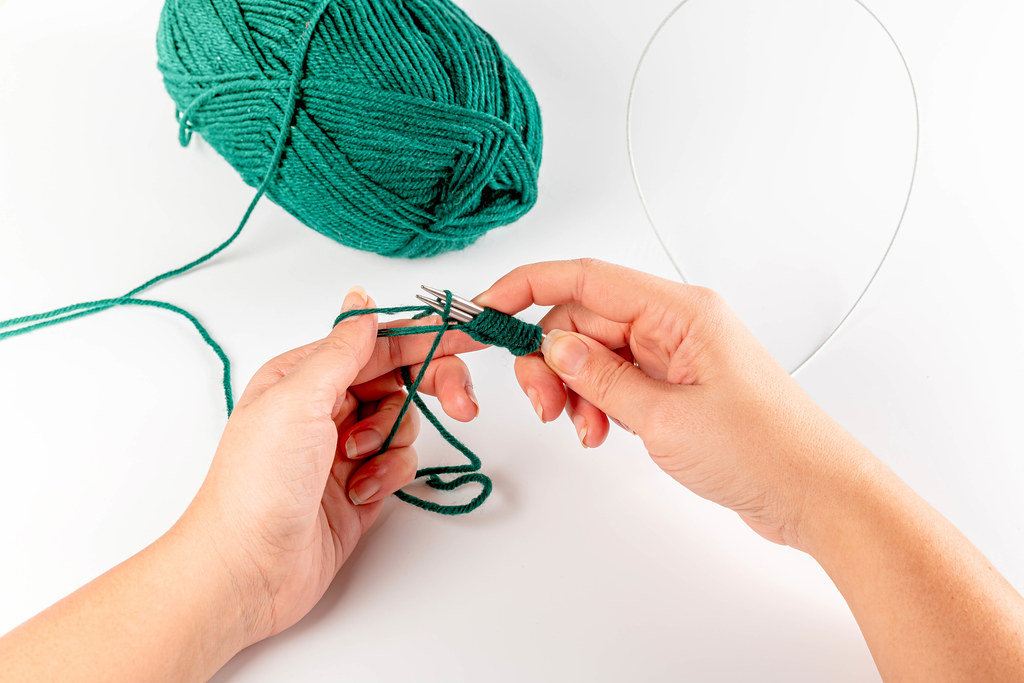 Explore Different Knitting ‍Techniques to ​Create a Unique‍ Scarf Design