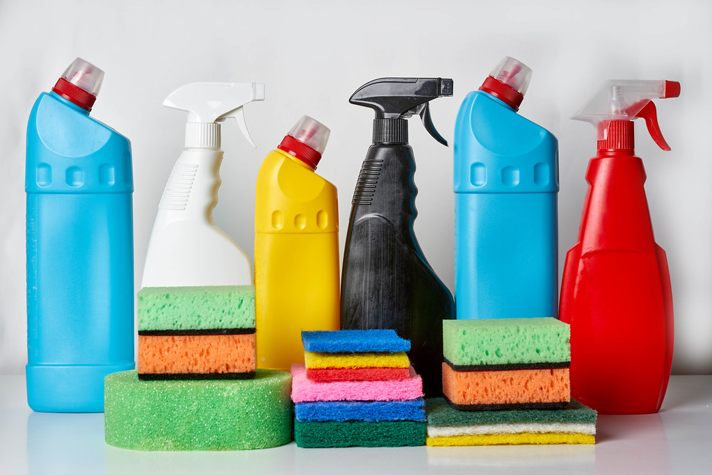 How to select ⁢safe and non-toxic⁣ home cleaning products?