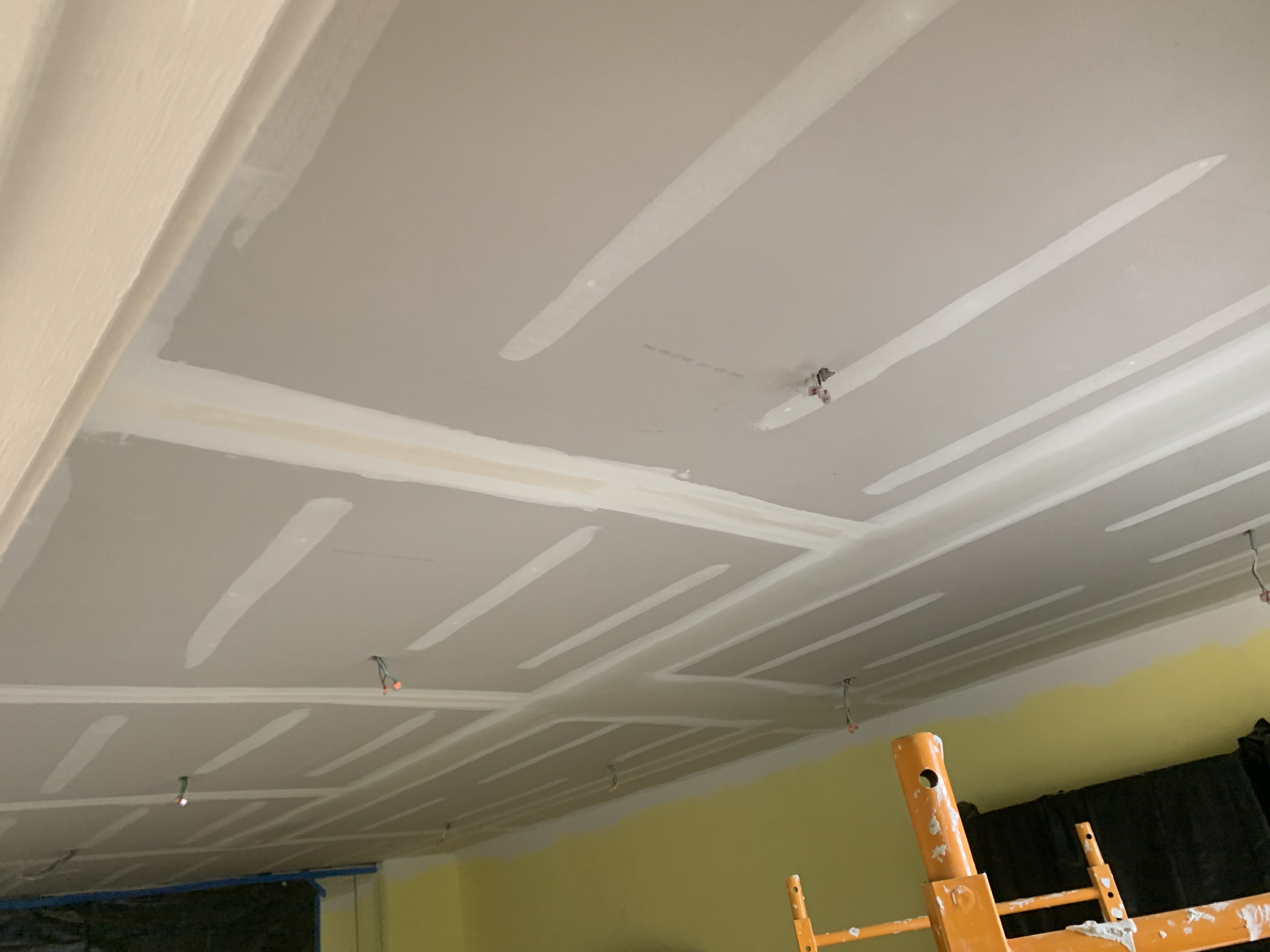 2.⁣ Creating a Flawless Plastered Finish: Tips and Tricks to Achieve a Professional-Grade Ceiling