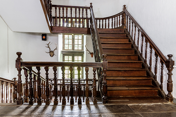 Considering‍ Aesthetics: Choosing the⁤ Perfect Staircase Design‌ for Your Private ​House