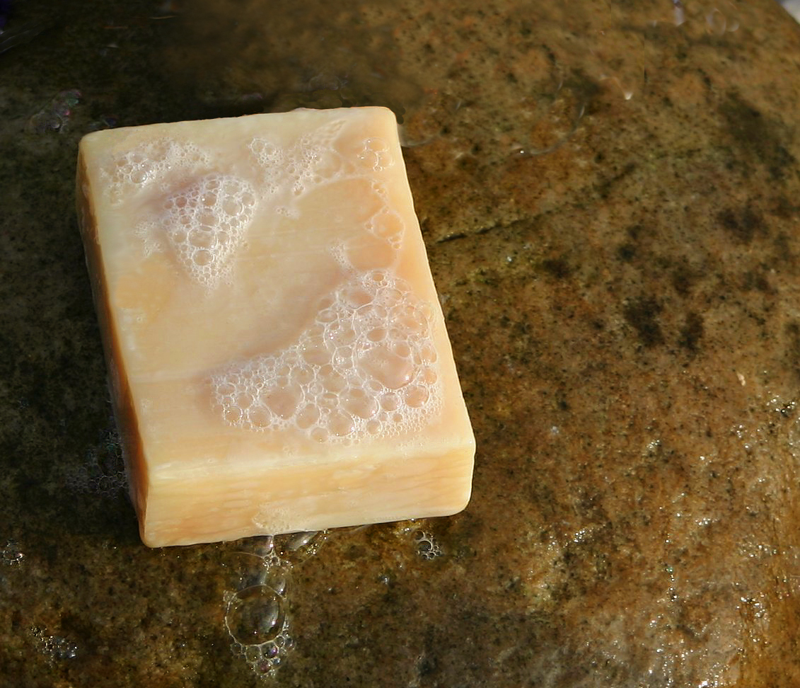 2. Essential Ingredients and⁢ Equipment: A Comprehensive Guide to​ Getting Started⁤ With Making Soap at⁤ Home