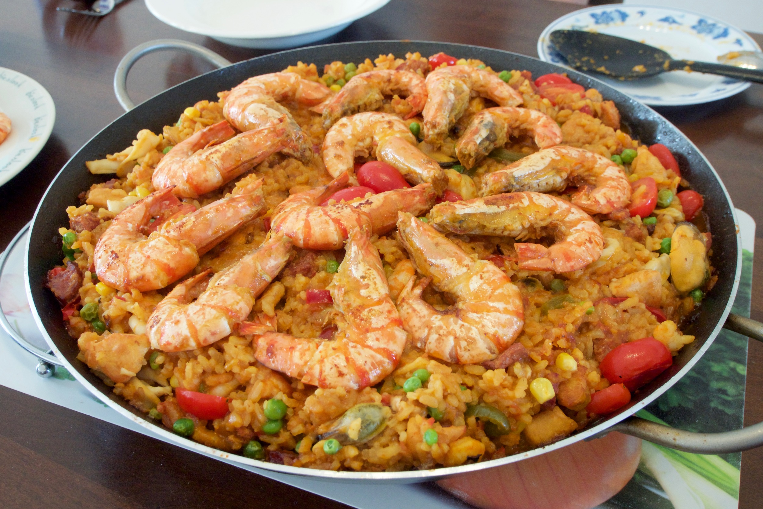1. Exploring the Essential ⁤Ingredients and Techniques for Perfecting Homemade Paella